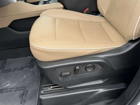 Used 2023 Chevrolet Tahoe Premier w/ Premium Package AWD/4WD image 16