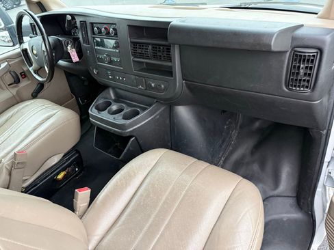 Used 2016 Chevrolet Express 3500 RWD image 15