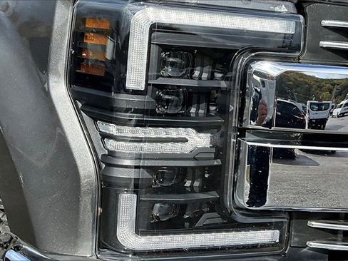 Used 2017 Ford F250 Lariat w/ Lariat Ultimate Package image 32