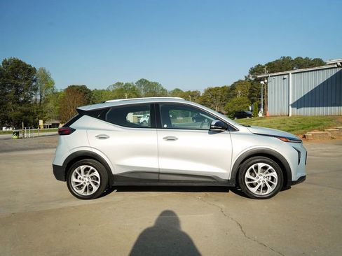 Used 2023 Chevrolet Bolt EUV LT image 3