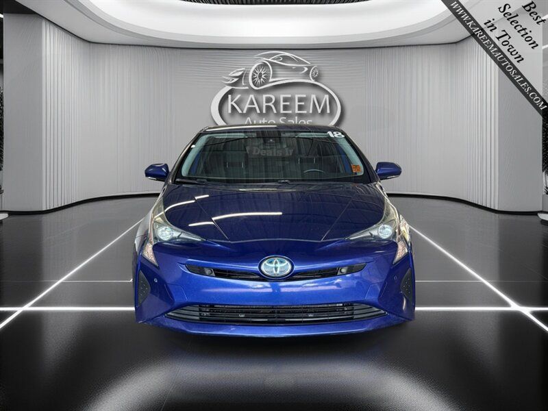 Used 2018 Toyota Prius Three FWD image 2
