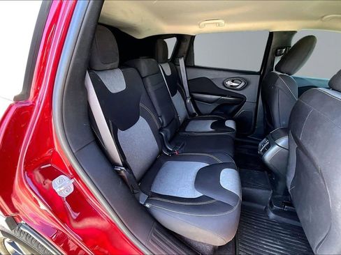 Certified 2016 Jeep Cherokee Sport FWD image 18