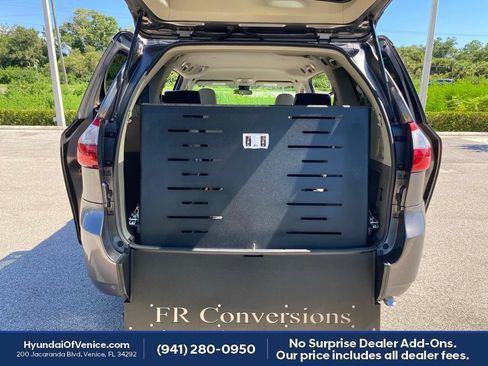 Used 2020 Toyota Sienna L FWD image 22