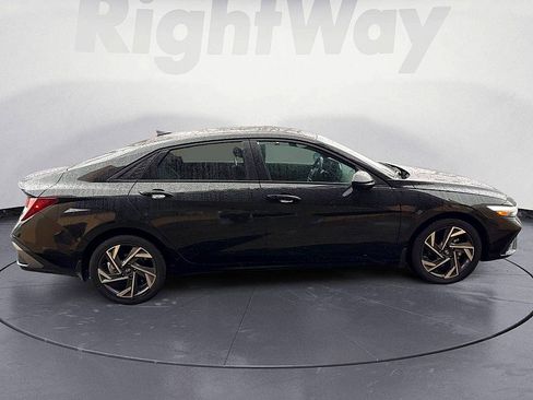 Used 2025 Hyundai Elantra Sport image 6