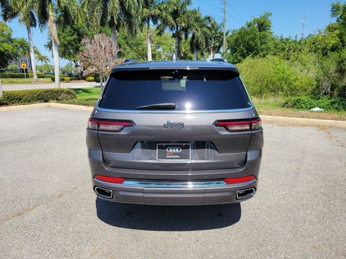 Used 2021 Jeep Grand Cherokee L Overland w/ Luxury Tech Group IV RWD image 4