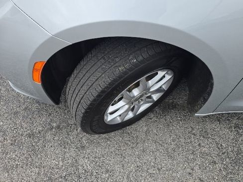Used 2024 Chrysler Pacifica Touring-L FWD image 26