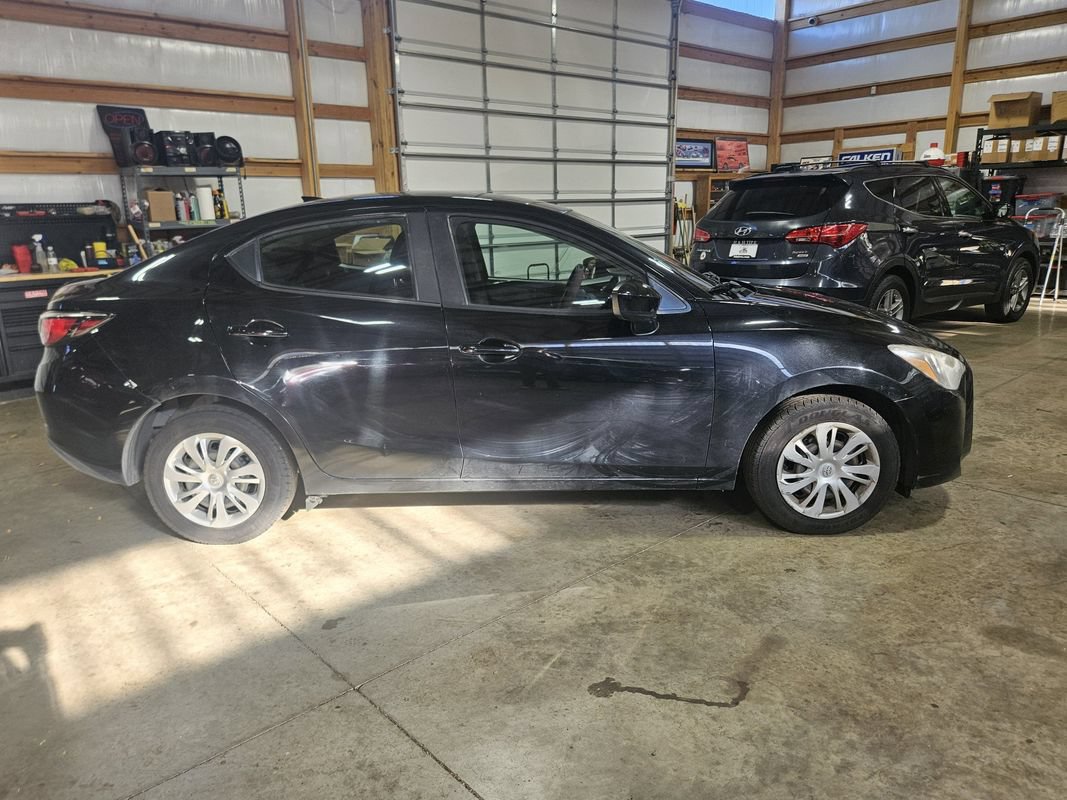 Used 2019 Toyota Yaris L FWD image 12