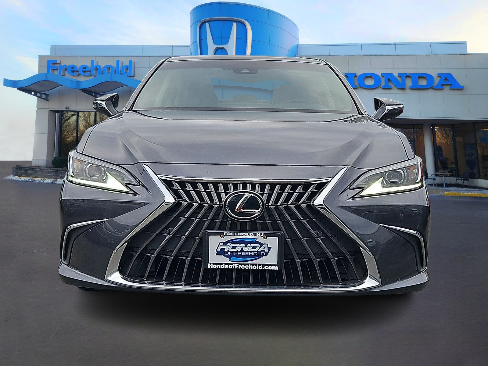 Used 2022 Lexus ES 350 w/ Premium Package FWD image 2