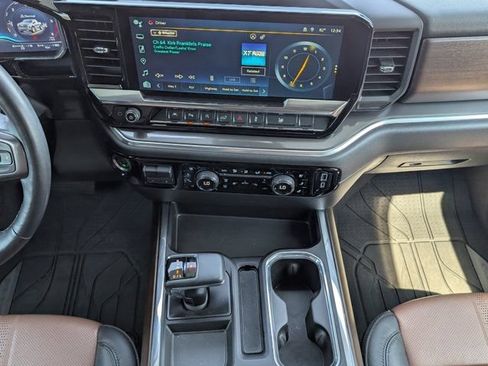 Used 2024 Chevrolet Silverado 1500 High Country AWD/4WD image 7