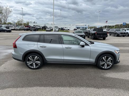Used 2025 Volvo V60 B5 Cross Country Plus AWD/4WD image 9