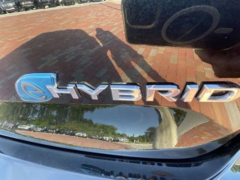 Used 2023 Chrysler Pacifica Limited FWD image 32