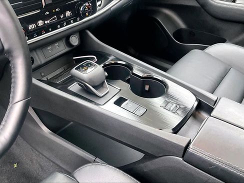 Certified 2025 Nissan Rogue SL w/ Tech Package FWD image 17