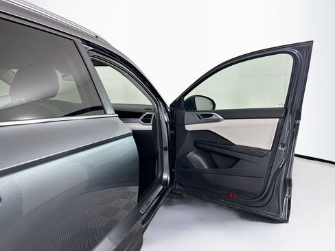 Used 2025 Volkswagen Taos SE image 30