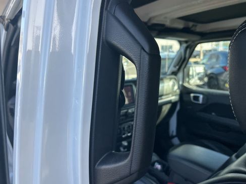 Used 2022 Jeep Wrangler Unlimited Sahara image 45