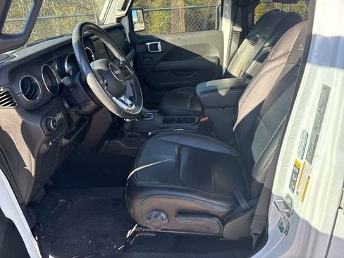 Used 2022 Jeep Wrangler Unlimited Sahara image 3