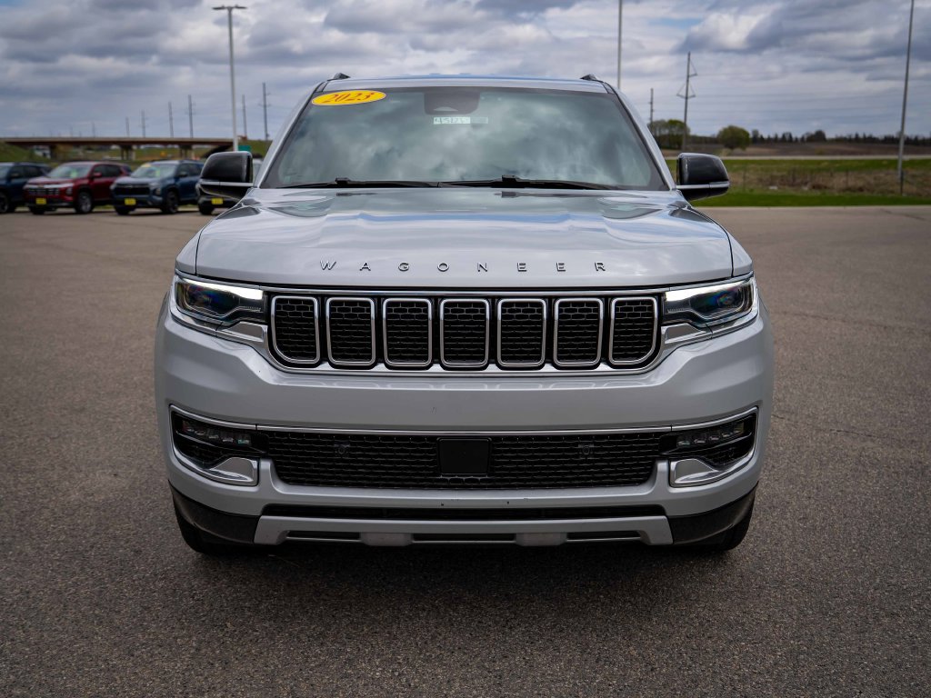 Used 2023 Jeep Wagoneer L Series II AWD/4WD image 2