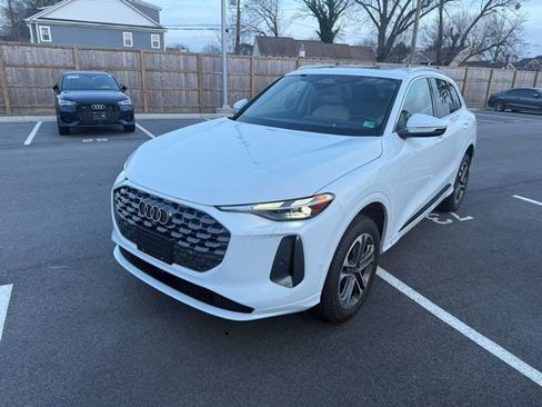 Used 2025 Audi Q5 2.0T Premium image 3