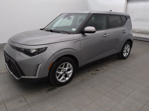 Used 2023 Kia Soul LX w/ Option Group 015 FWD image 2