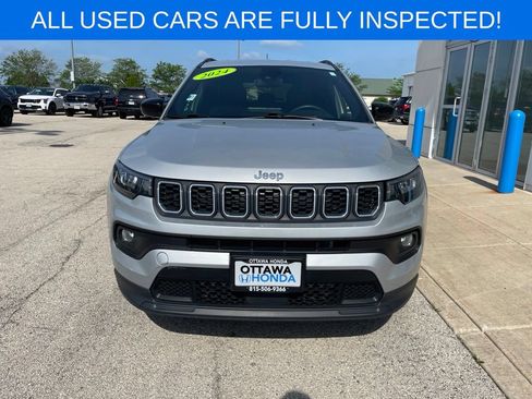 Used 2024 Jeep Compass Latitude AWD/4WD image 3