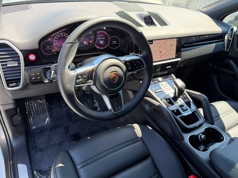 Certified 2023 Porsche Cayenne AWD/4WD image 4