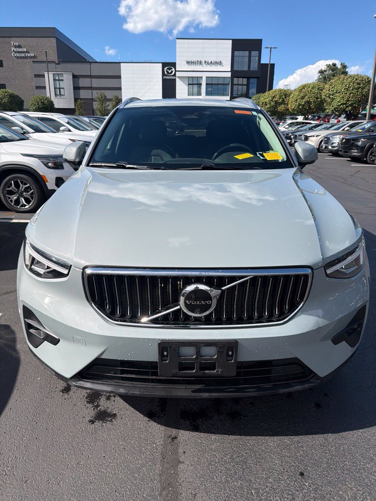 Used 2024 Volvo XC40 B5 Plus w/ Protection Package Premier AWD/4WD image 5