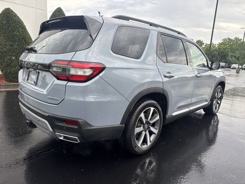 Used 2024 Honda Pilot Touring image 14