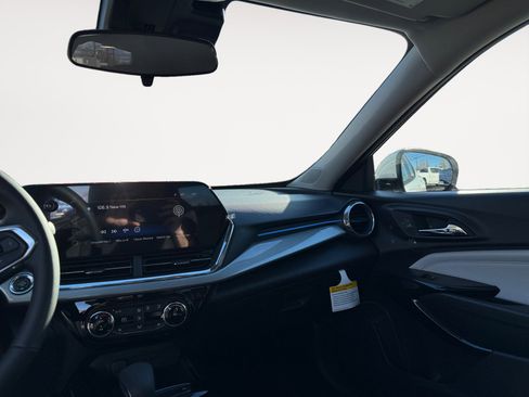 New 2026 Chevrolet Trax LT w/ Driver Confidence Package image 11