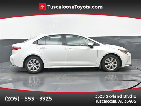 Used 2025 Toyota Corolla LE image 1
