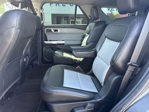 Used 2022 Ford Explorer XLT w/ Equipment Group 202A RWD image 17