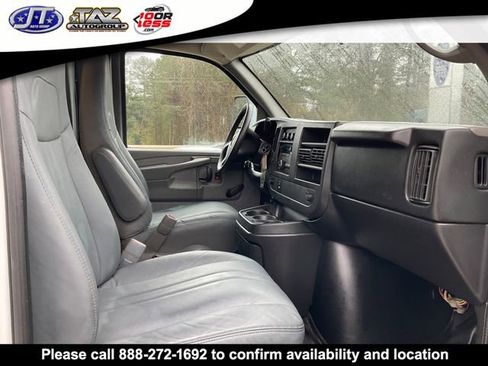 Used 2013 Chevrolet Express 3500 Extended image 10