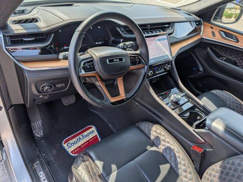 Used 2024 Jeep Grand Cherokee L Summit AWD/4WD image 13