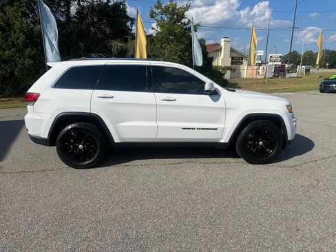 Used 2021 Jeep Grand Cherokee Laredo RWD image 6