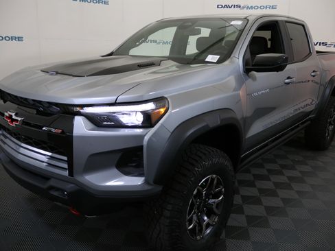 New 2026 Chevrolet Colorado ZR2 w/ Technology Package AWD/4WD image 12