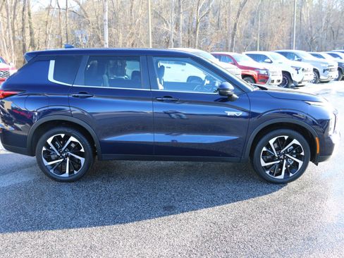 Used 2023 Mitsubishi Outlander SE image 9