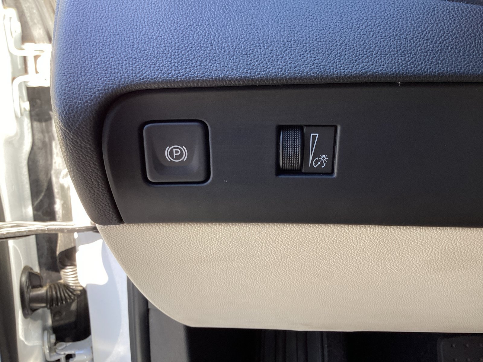 Used 2023 Buick Enclave Essence FWD image 32