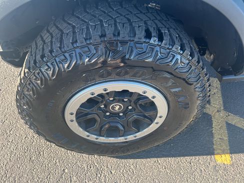 Used 2022 Ford Bronco Badlands image 8