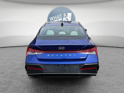 Used 2024 Hyundai Elantra Limited FWD image 5