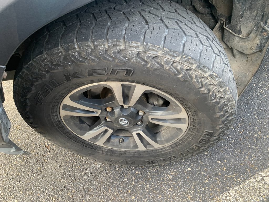 Used 2018 Toyota Tacoma SR w/ SR Convenience Package AWD/4WD image 7