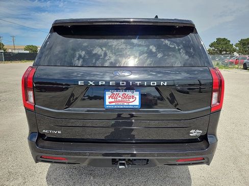 Used 2025 Ford Expedition Active AWD/4WD image 6