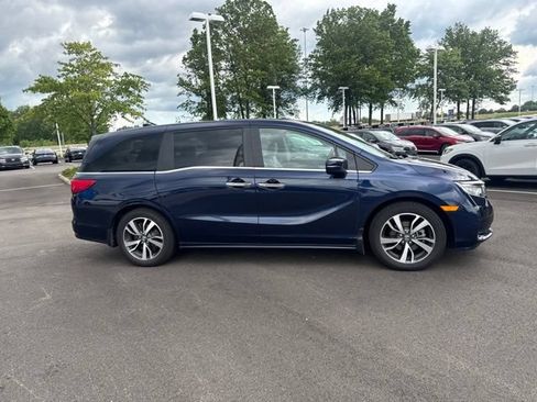 Certified 2024 Honda Odyssey Touring image 9