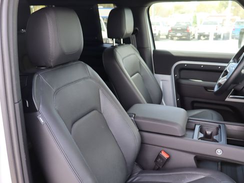 Used 2024 Land Rover Defender 90 S image 33