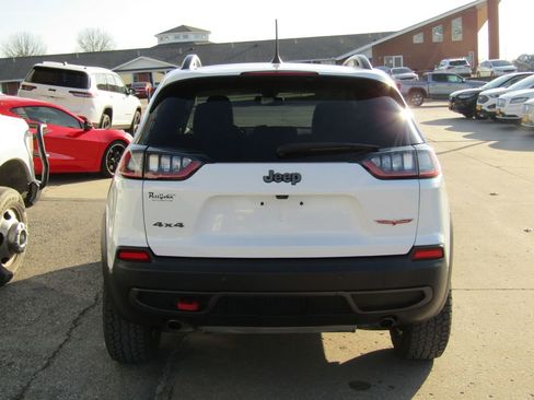 Used 2019 Jeep Cherokee Trailhawk image 4