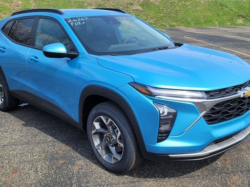 New 2026 Chevrolet Trax LT FWD image 2