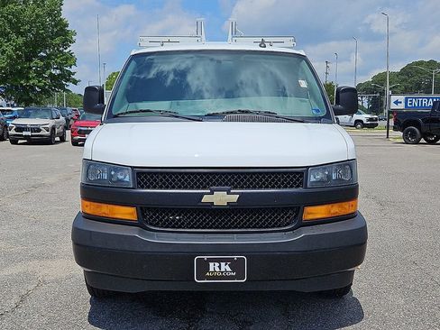 Used 2022 Chevrolet Express 2500 w/ Driver Convenience Package RWD image 2