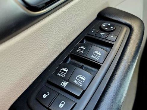 Used 2019 Chrysler Pacifica Limited FWD image 25