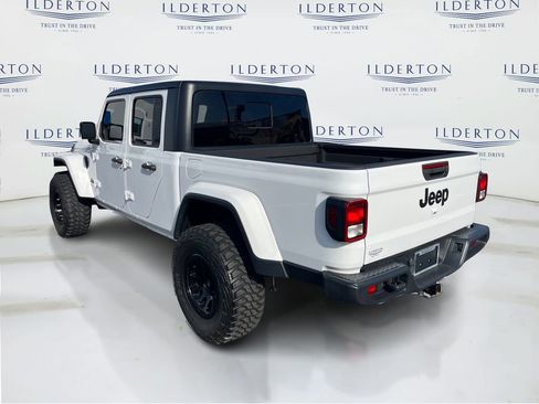 Used 2022 Jeep Gladiator Sport image 8