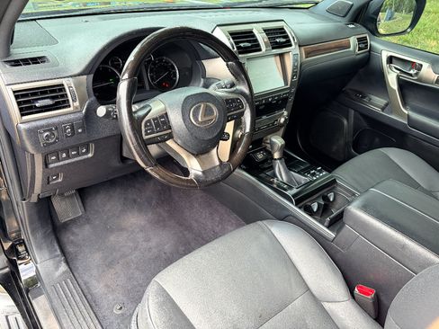 Used 2021 Lexus GX 460 Premium w/ Accessory Package AWD/4WD image 10