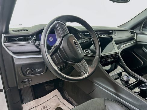 Used 2022 Jeep Grand Cherokee L Laredo image 9