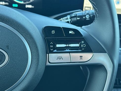 Used 2025 Hyundai Elantra Limited image 29