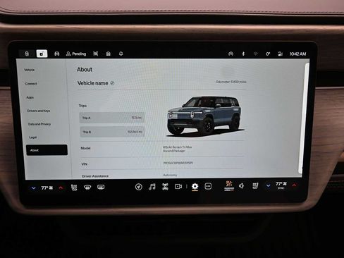 Used 2025 Rivian R1S Premium AWD/4WD image 9